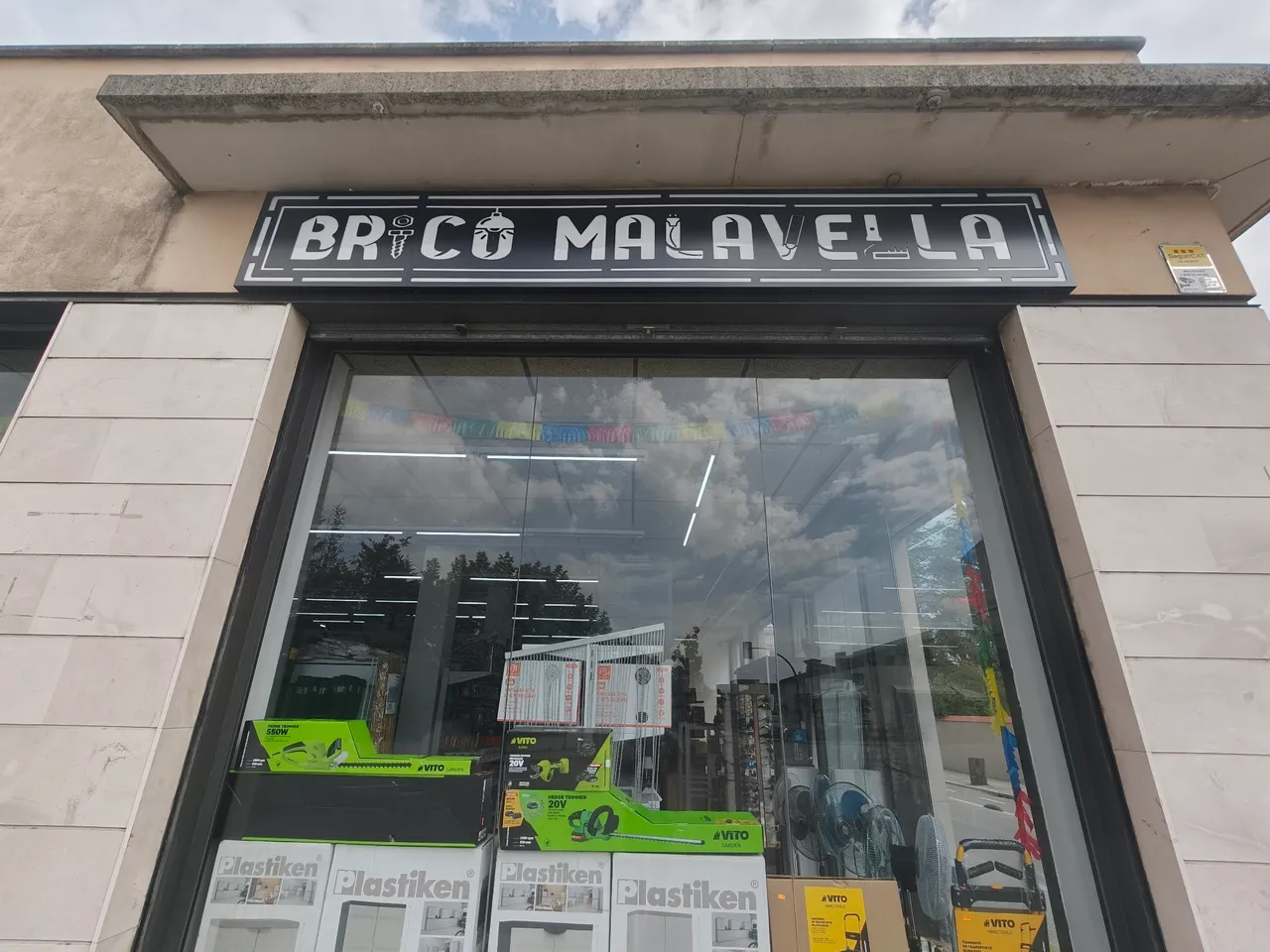Fachada de Bricomalavella